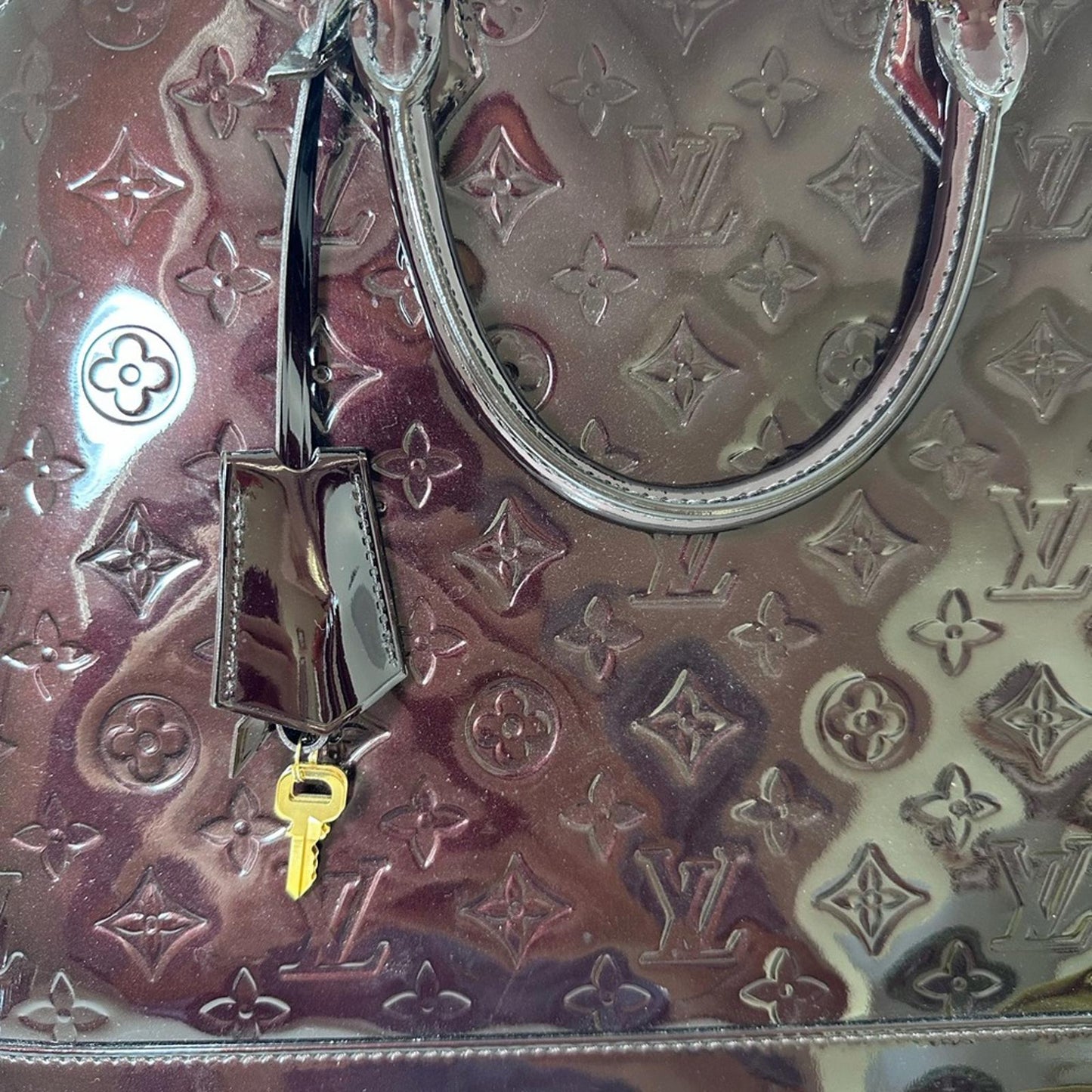 Louis Vuitton vernis monogram  leather ALMA GM