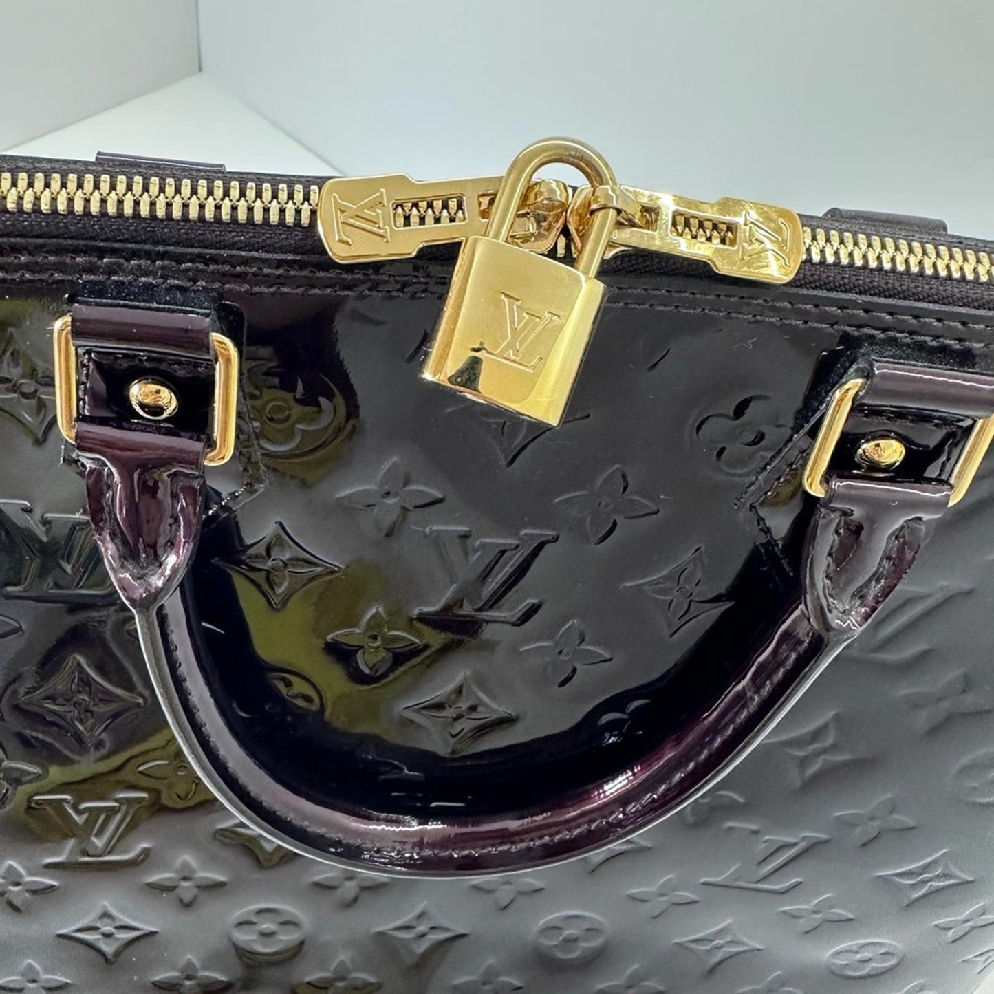 Louis Vuitton vernis monogram  leather ALMA GM