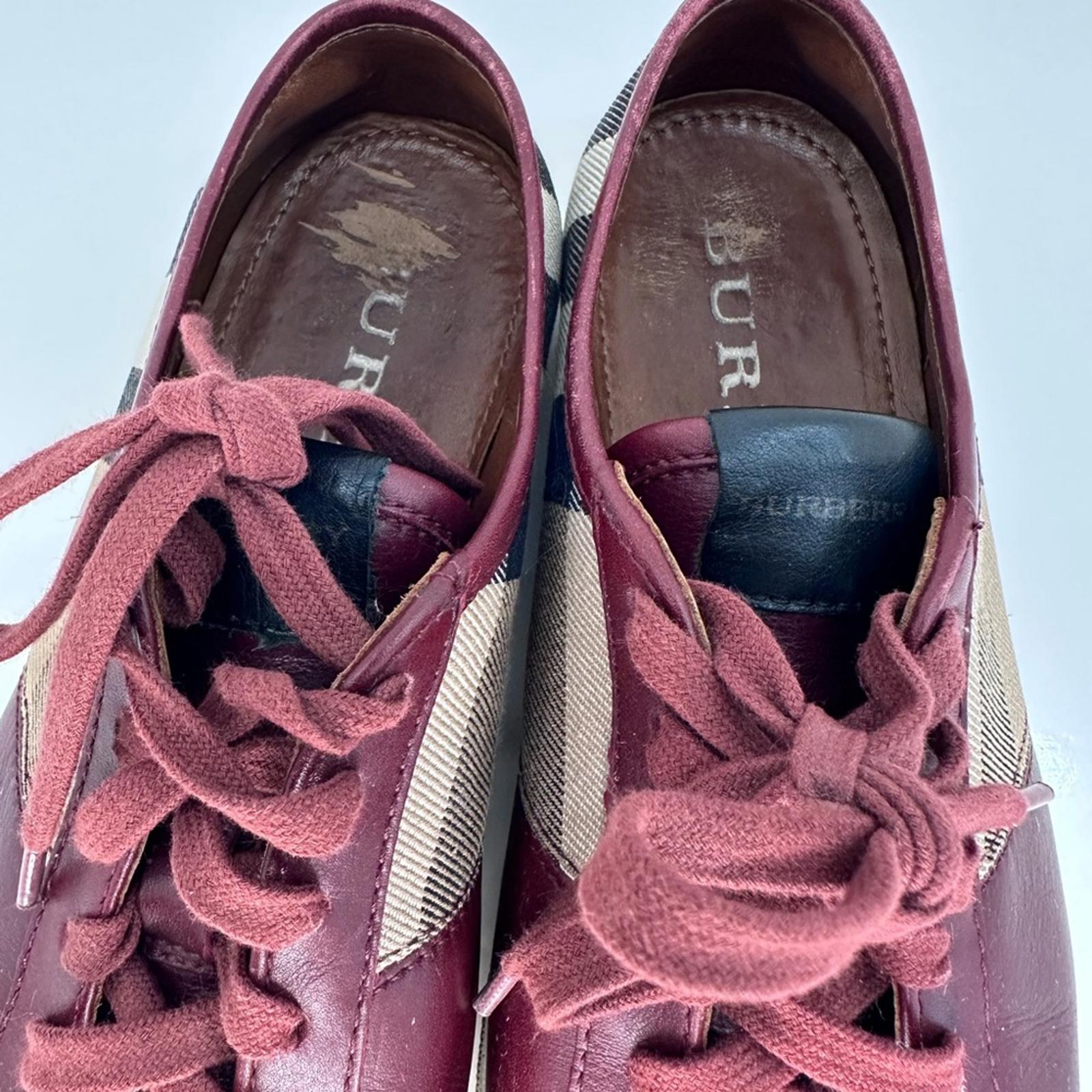 maronページ Burberry Maroon and Checkered women Sneakers – Chicopick