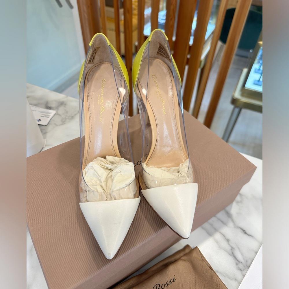 Gianvito Rossi yellow plexi Leather shoes