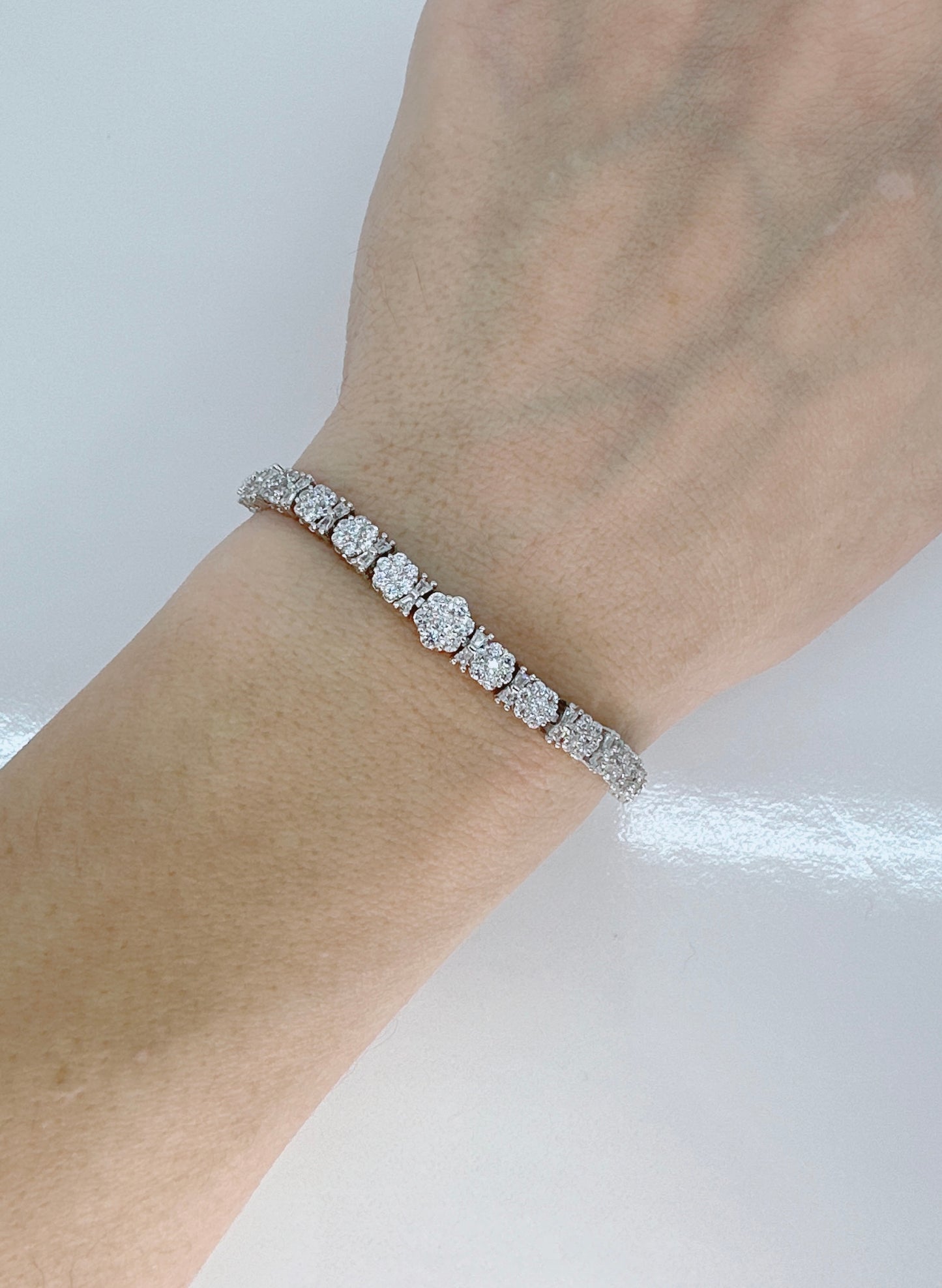 Flower-Set Graduated Tennis Bracelet – Sterling Silver, Rhodium Plated (6”)