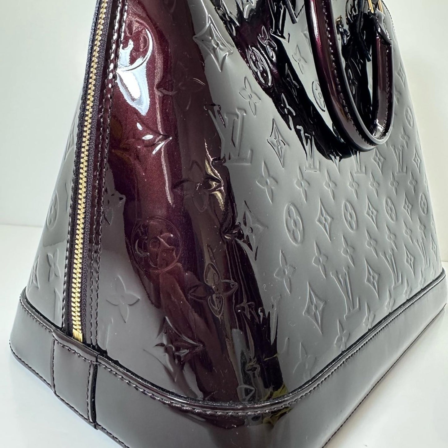 Louis Vuitton vernis monogram  leather ALMA GM