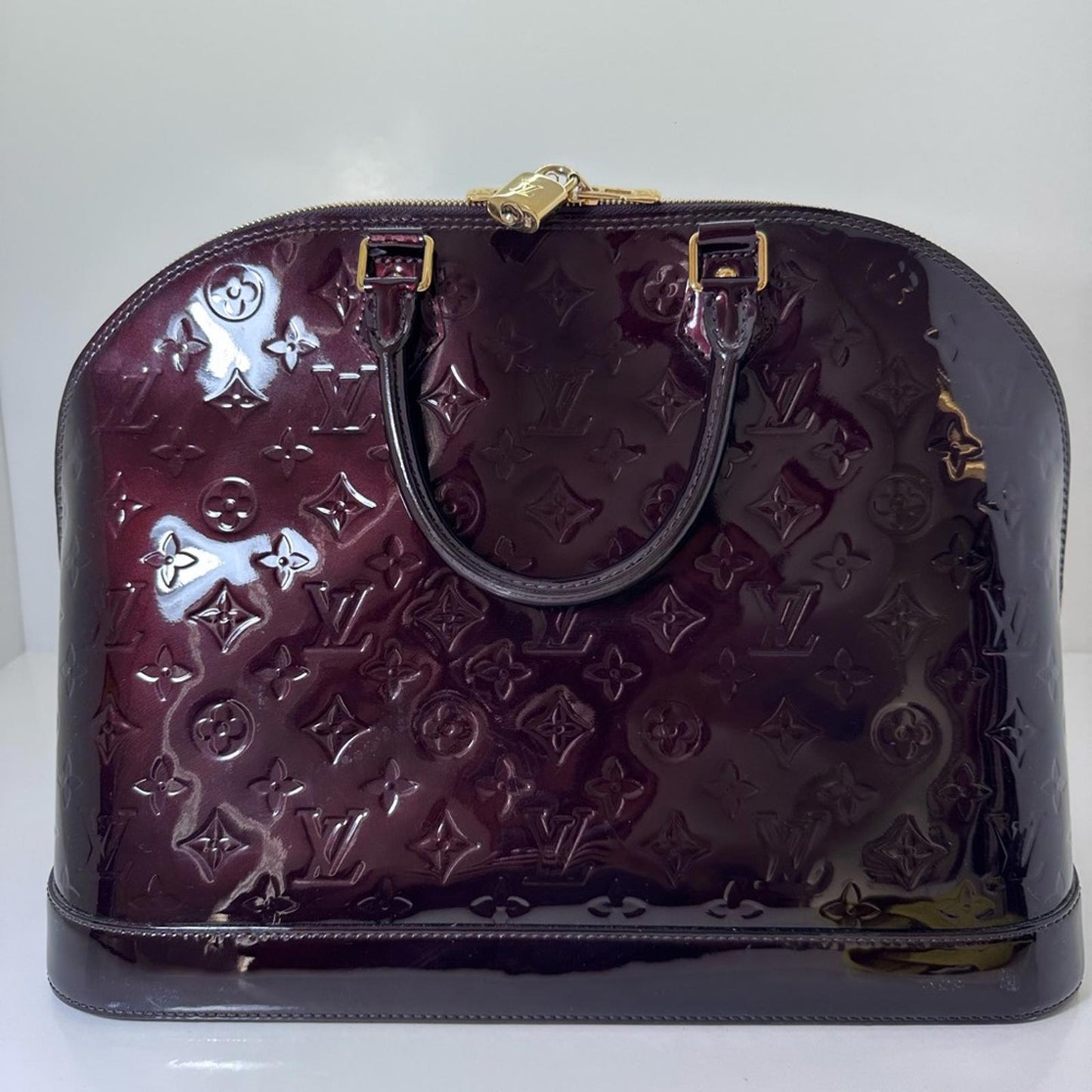 Louis Vuitton vernis monogram  leather ALMA GM