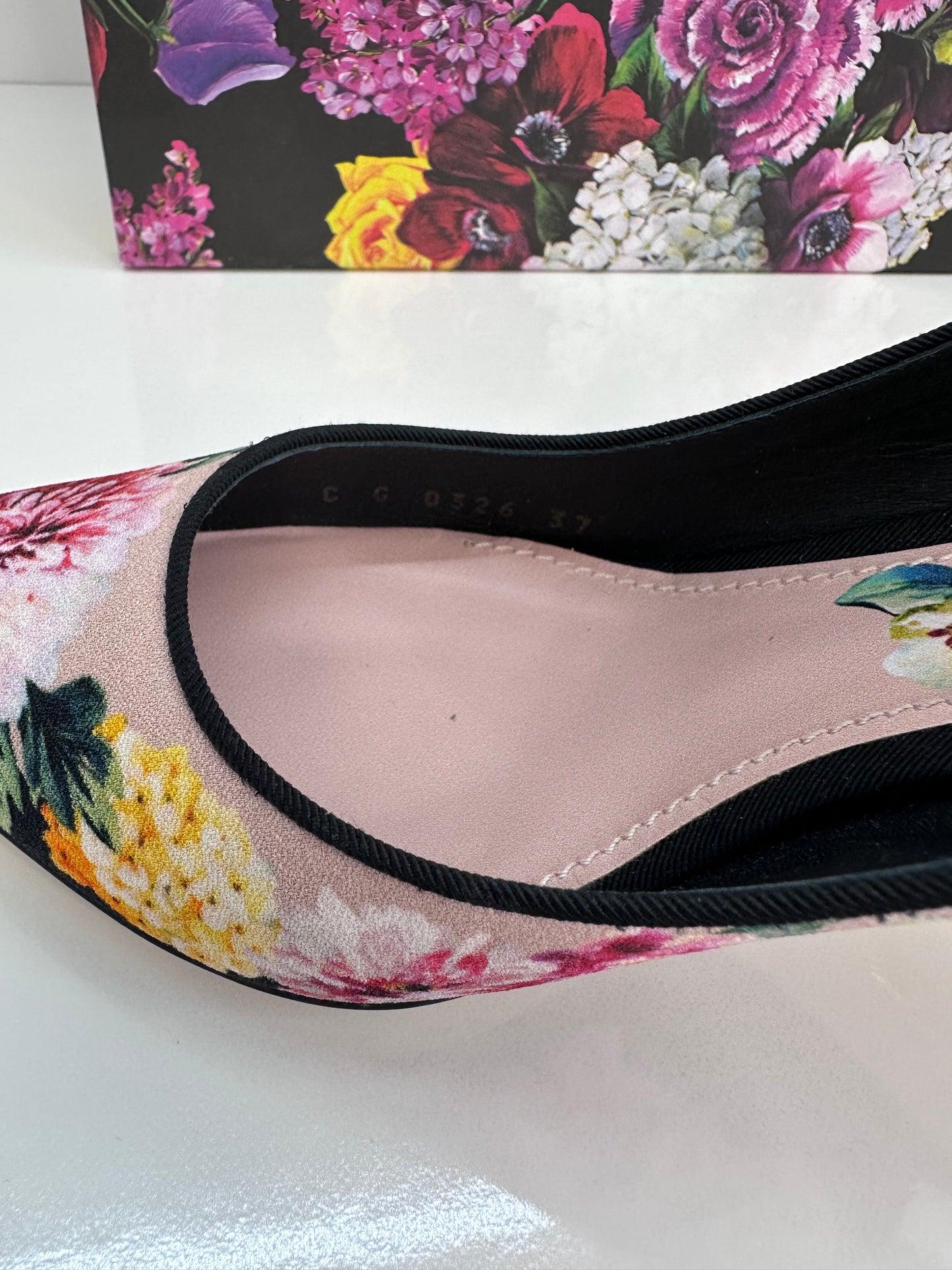 Dolce & Gabbana
Dolce & Gabbana Multicolor Fabric Floral Print Crystal Embellished Slingback Pumps