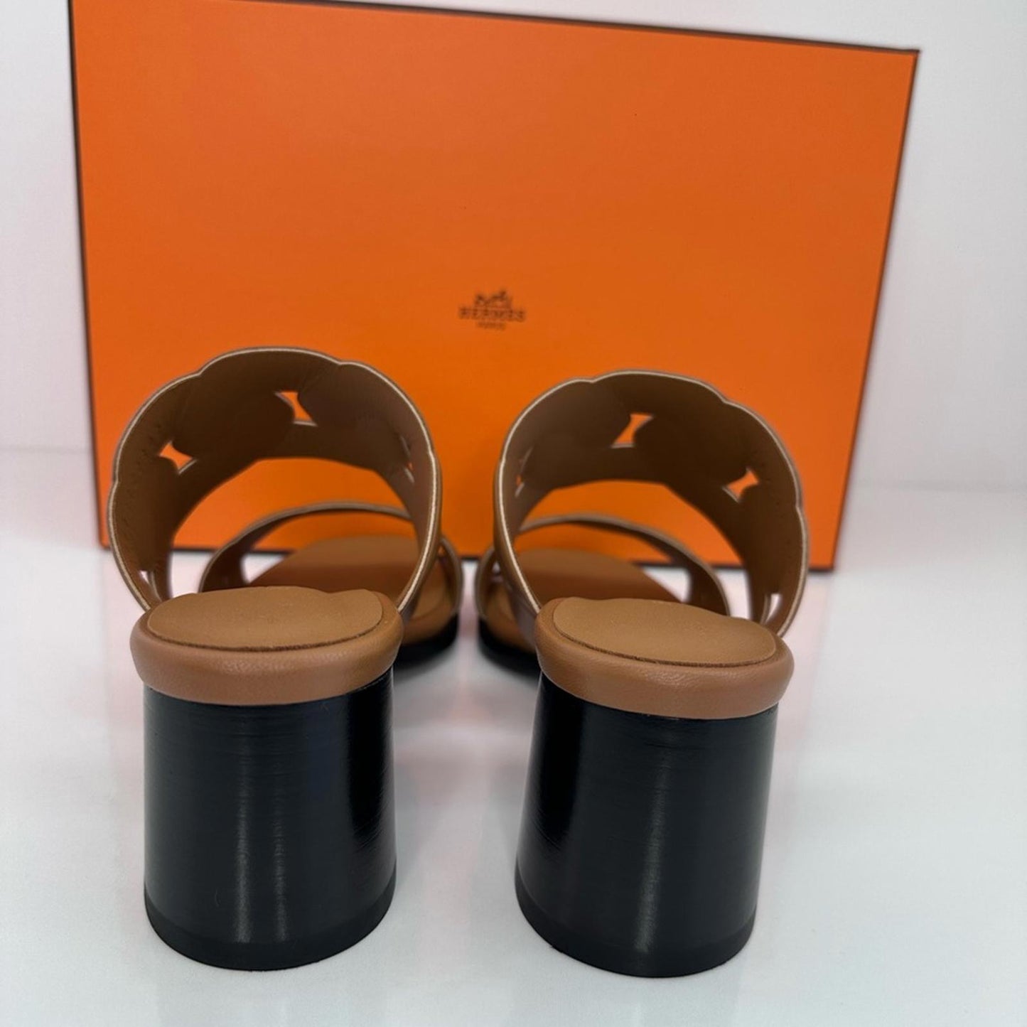 Hermes Brand new  Tan Leather Gaby