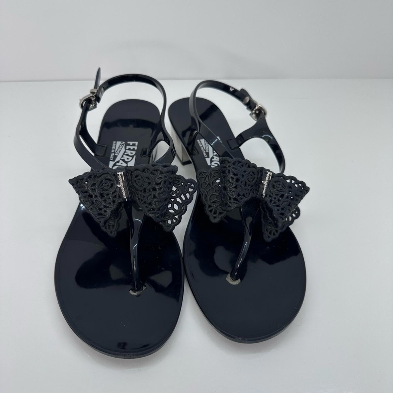 Salvatore Ferragamo ブラックサンダル Salvatore Ferragamo BLACK Groove 2 Pools Slide Sandals Size